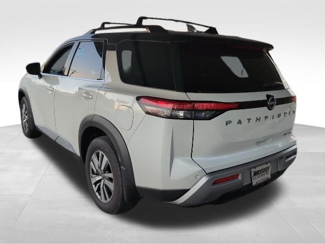 2022 Nissan Pathfinder SL