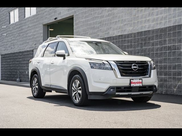 2022 Nissan Pathfinder SL