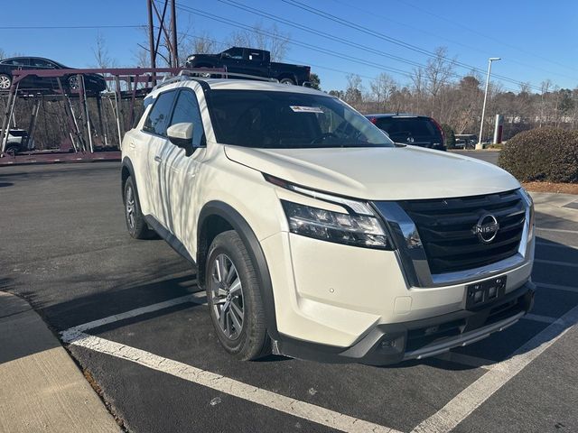 2022 Nissan Pathfinder SL