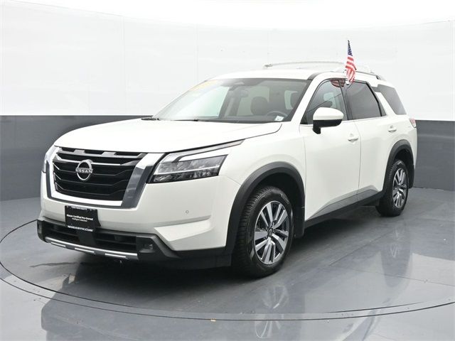 2022 Nissan Pathfinder SL