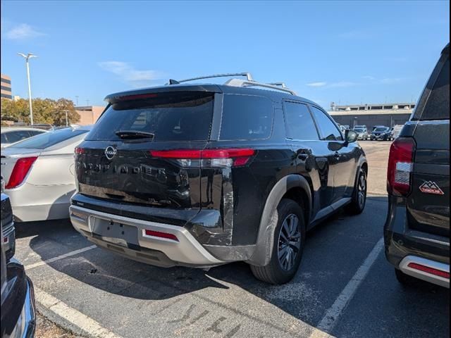 2022 Nissan Pathfinder SL