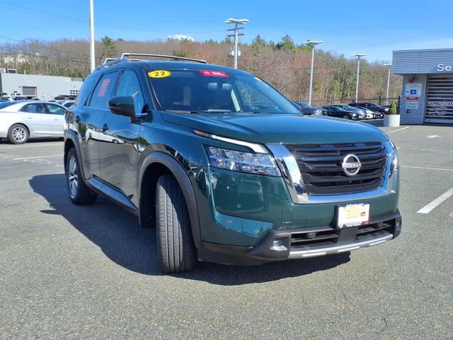 2022 Nissan Pathfinder SL