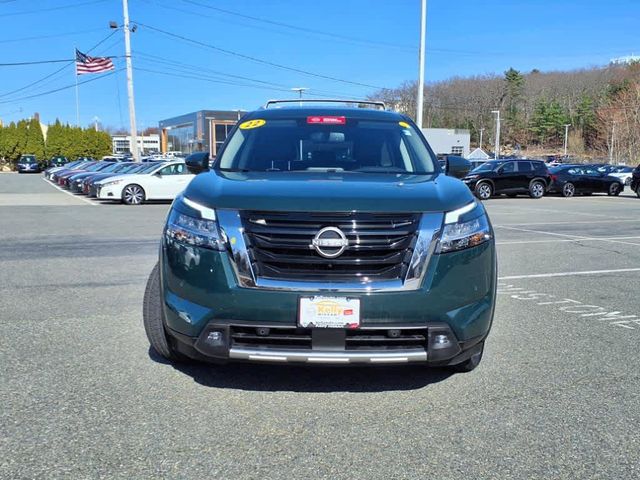 2022 Nissan Pathfinder SL