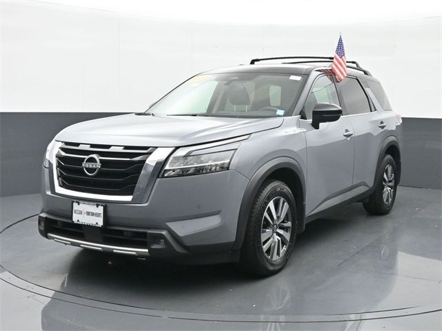 2022 Nissan Pathfinder SL