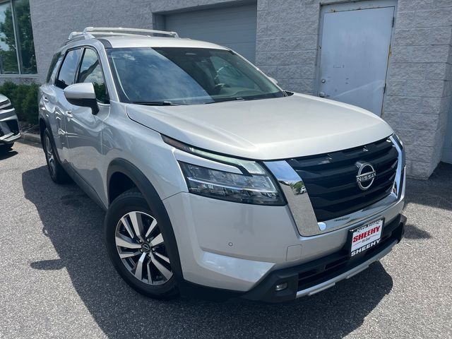 2022 Nissan Pathfinder SL