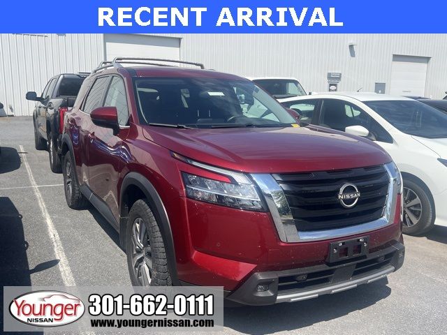 2022 Nissan Pathfinder SL