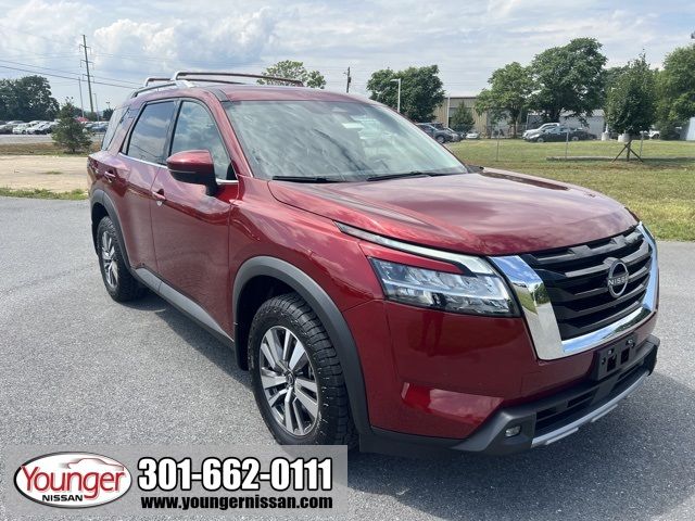 2022 Nissan Pathfinder SL
