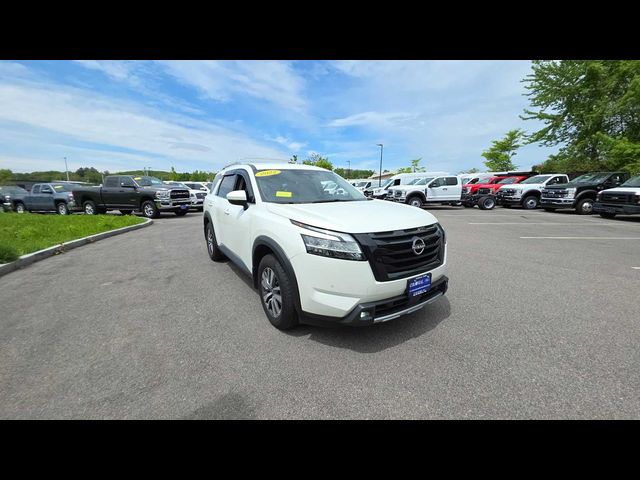 2022 Nissan Pathfinder SL