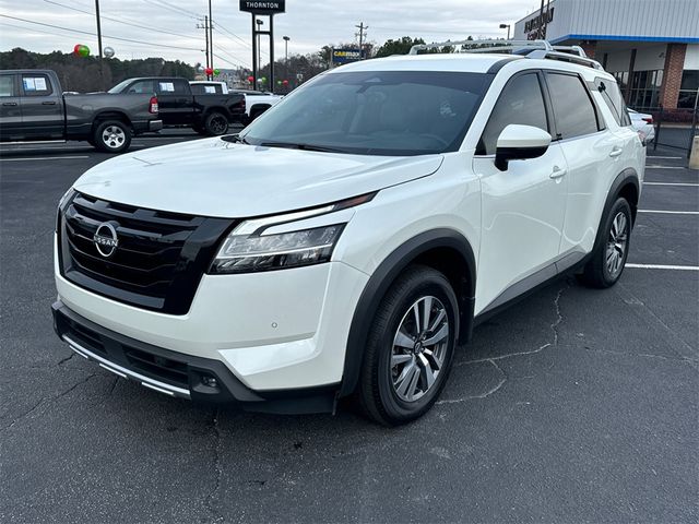 2022 Nissan Pathfinder SL