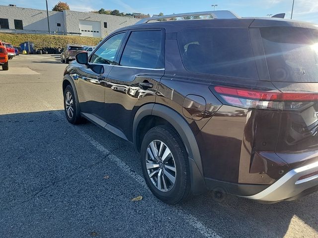 2022 Nissan Pathfinder SL