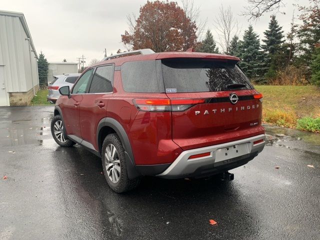 2022 Nissan Pathfinder SL