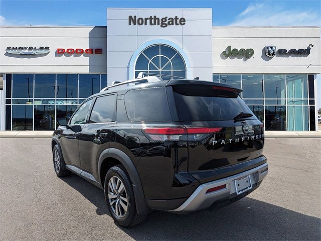 2022 Nissan Pathfinder SL