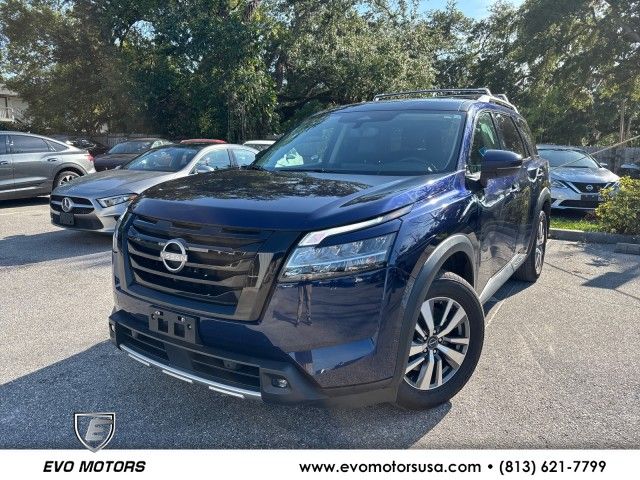 2022 Nissan Pathfinder SL