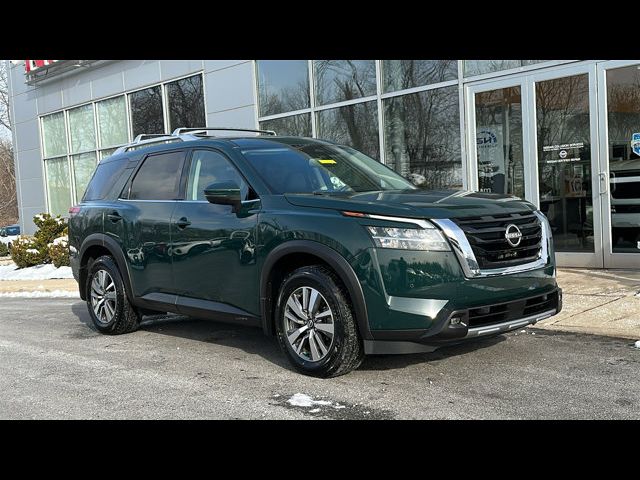 2022 Nissan Pathfinder SL