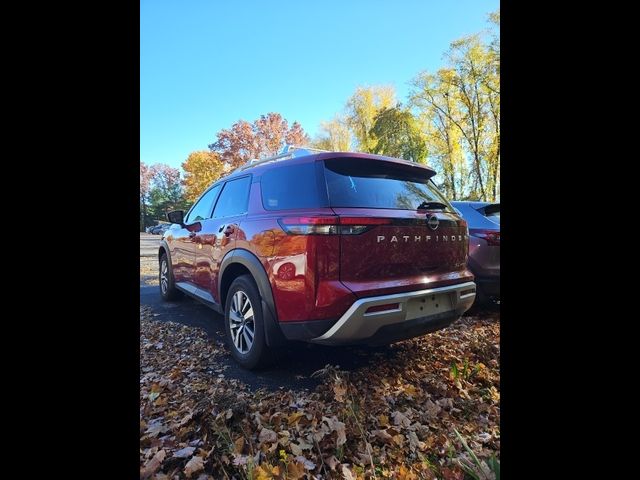 2022 Nissan Pathfinder SL