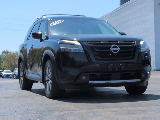 2022 Nissan Pathfinder SL