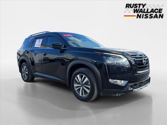 2022 Nissan Pathfinder SL