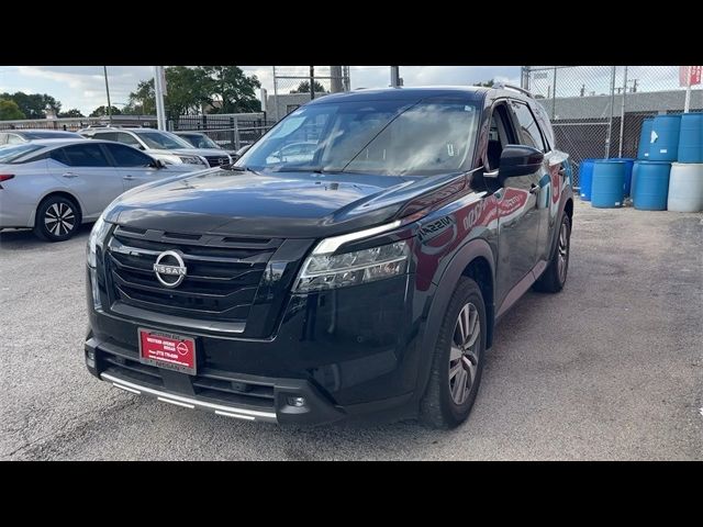 2022 Nissan Pathfinder SL