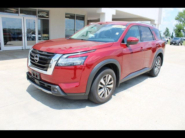 2022 Nissan Pathfinder SL