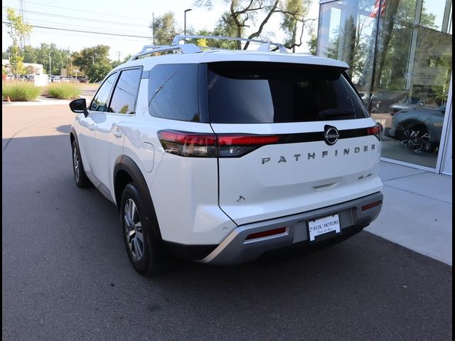 2022 Nissan Pathfinder SL