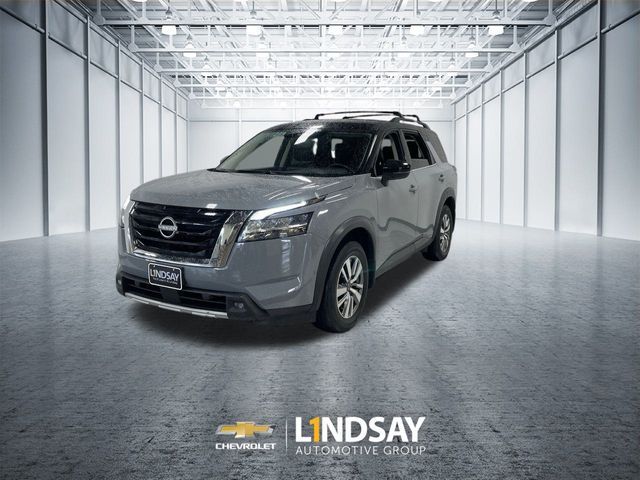 2022 Nissan Pathfinder SL