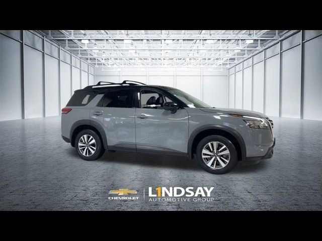 2022 Nissan Pathfinder SL