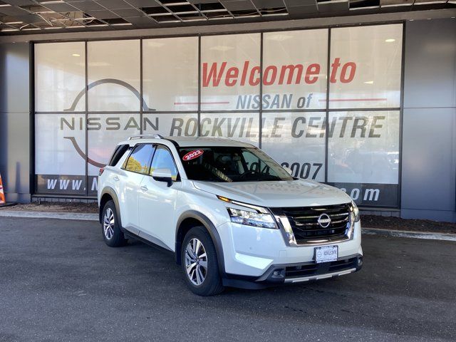 2022 Nissan Pathfinder SL