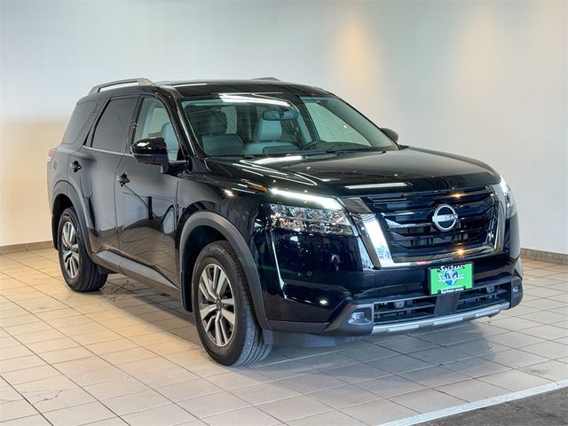 2022 Nissan Pathfinder SL
