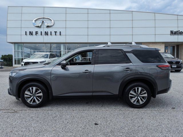 2022 Nissan Pathfinder SL