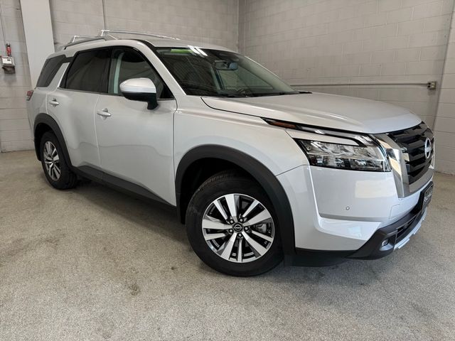 2022 Nissan Pathfinder SL