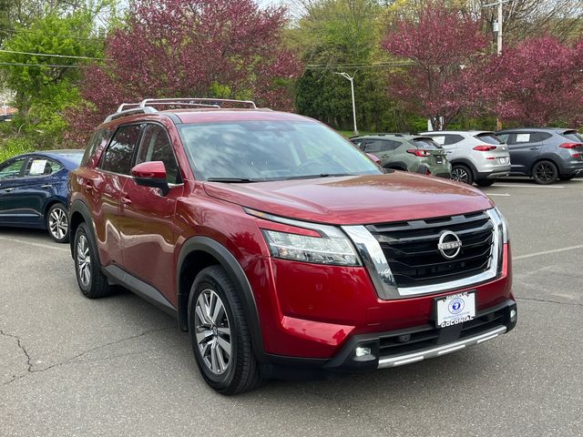 2022 Nissan Pathfinder SL