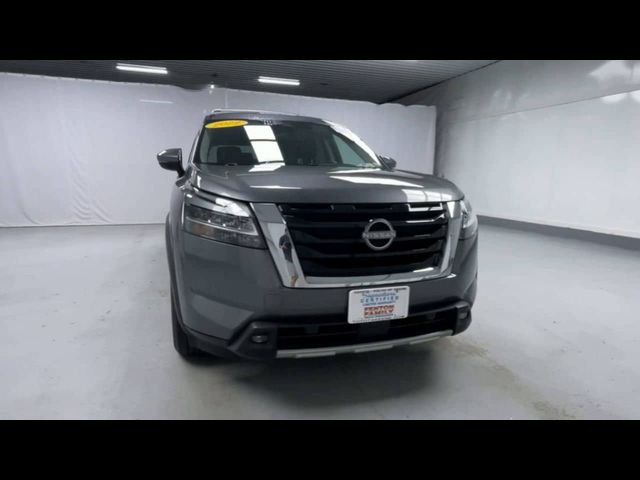 2022 Nissan Pathfinder SL