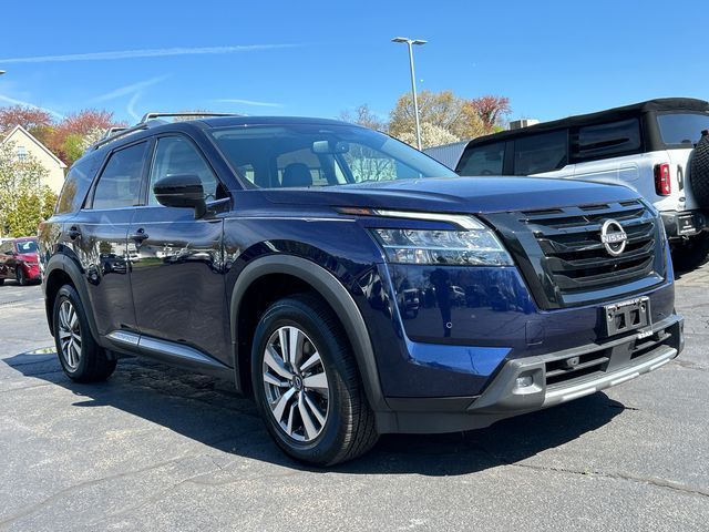 2022 Nissan Pathfinder SL