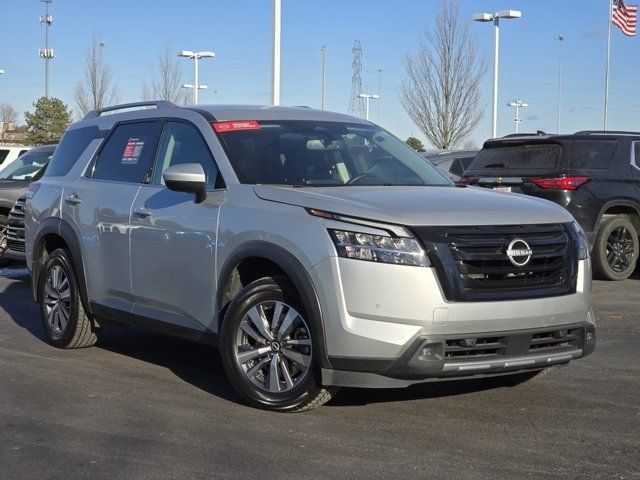 2022 Nissan Pathfinder SL