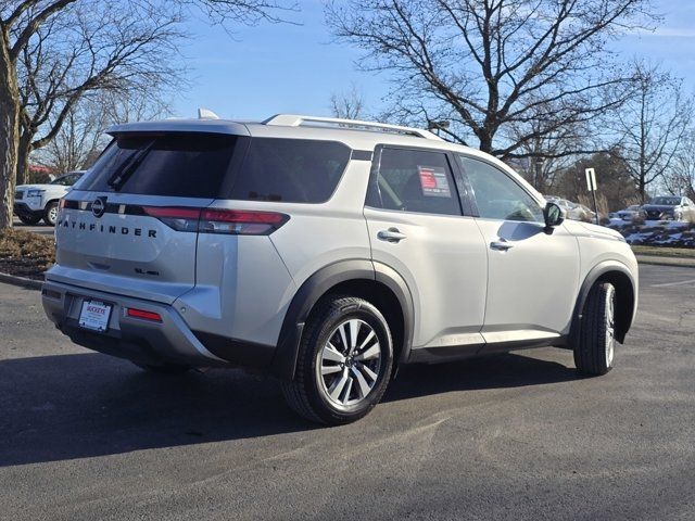 2022 Nissan Pathfinder SL