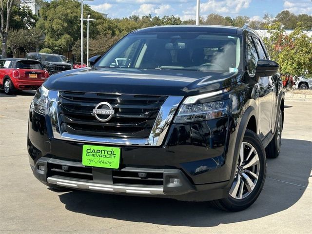 2022 Nissan Pathfinder SL