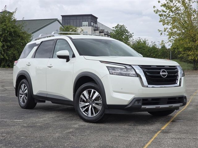 2022 Nissan Pathfinder SL