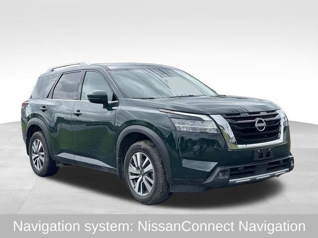2022 Nissan Pathfinder SL