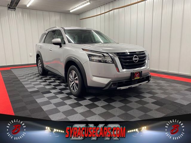 2022 Nissan Pathfinder SL