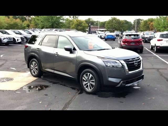 2022 Nissan Pathfinder SL