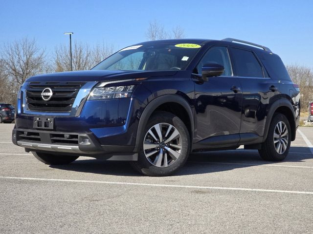 2022 Nissan Pathfinder SL