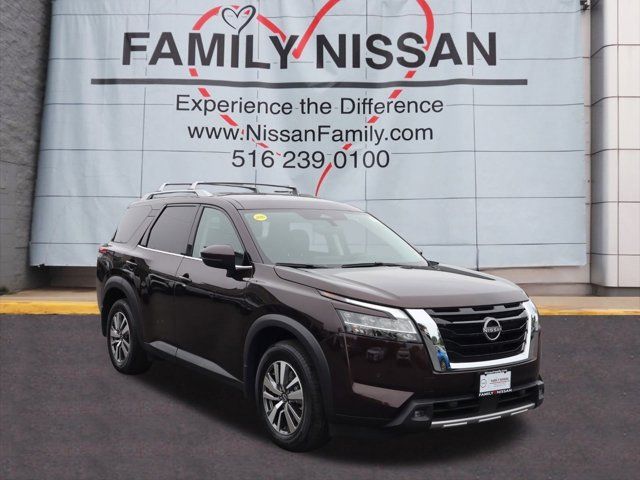 2022 Nissan Pathfinder SL