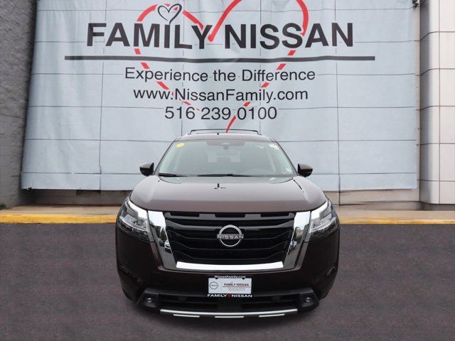 2022 Nissan Pathfinder SL