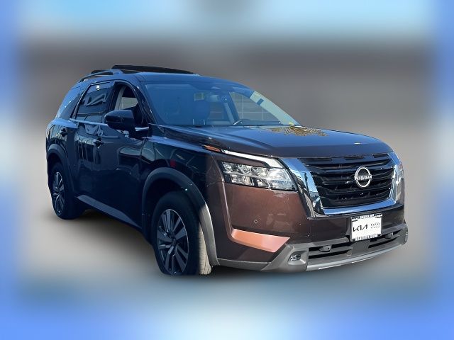 2022 Nissan Pathfinder SL