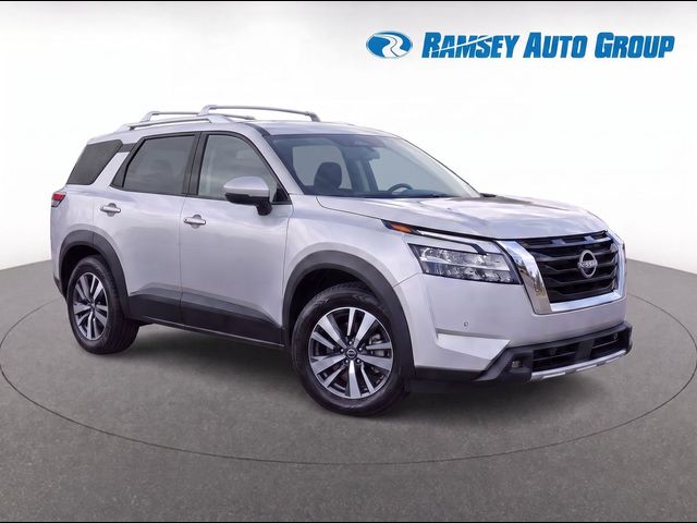 2022 Nissan Pathfinder SL