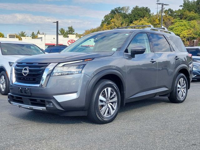 2022 Nissan Pathfinder SL