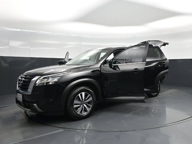 2022 Nissan Pathfinder SL