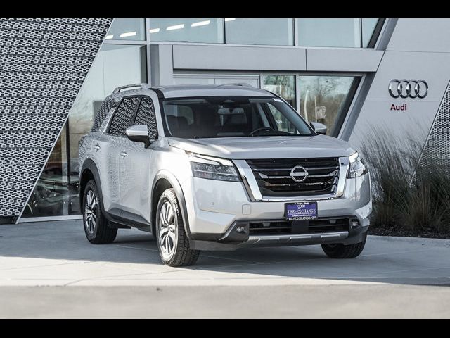 2022 Nissan Pathfinder SL