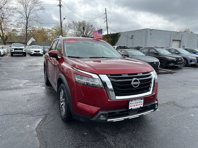 2022 Nissan Pathfinder SL