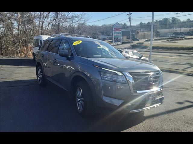 2022 Nissan Pathfinder SL